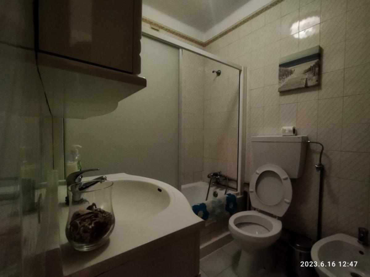 Cozy Apartment In Quarteira Buitenkant foto